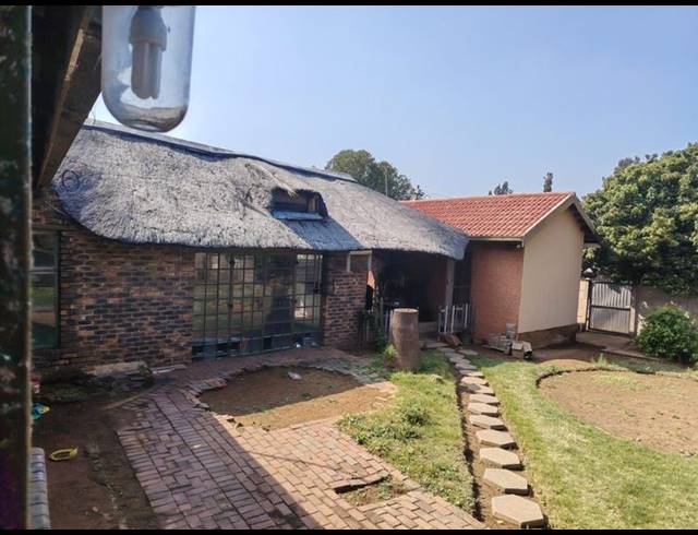 4 BEDROOM HOUSE FOR SALE IN ROODIA